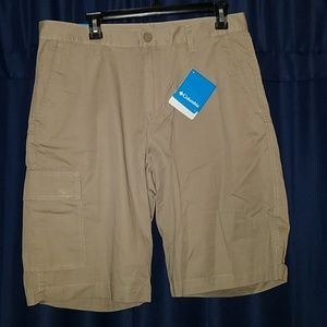 Men's Columbia brand cargo shorts size 34